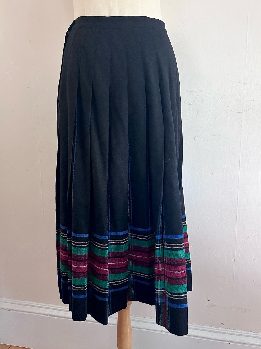 Pendleton Vintage Wool Pleated Skirt Women Size S 28” W Tartan Plaid Green Red - Picture 3 of 5